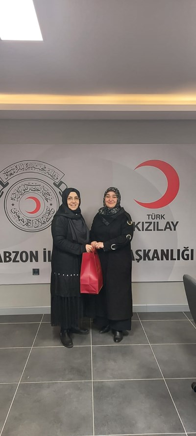 Kızılay Trabzon Kadın Kollarında Kan Değişimi