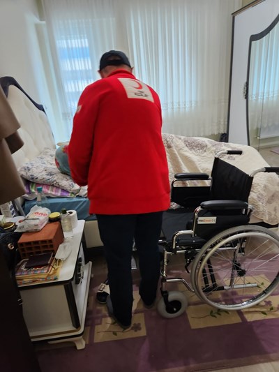 Kemik Kanseri Hastası Ablamıza Tekerlekli Sandalye Hediye Ettik